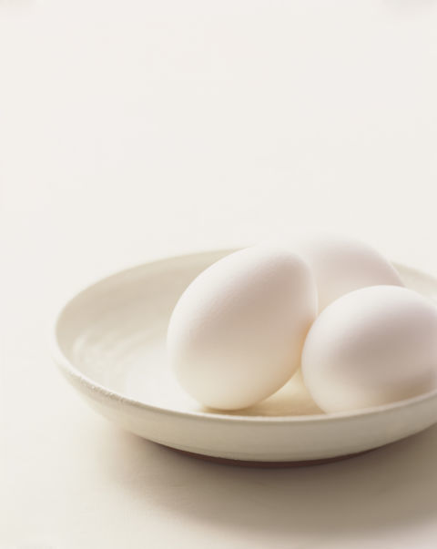 Trứng tượng trưng cho thực phẩm giảm stress, giúp giảm áp lực công việc và căng thẳng. Bài viết đề cập đến những món ăn giúp cải thiện tâm trạng lúc bị stress.