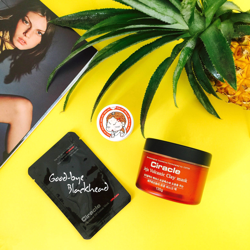 Bí quyết đẩy lùi mụn cho làn da dầu và nhạy cảm với sản phẩm Box mỹ phẩm "Summer Recovery". Mụn sưng đỏ, mụn đầu trắng, mụn đầu đen được giải quyết dễ dàng với mặt nạ đất sét Jeju và sản phẩm chăm sóc khác.