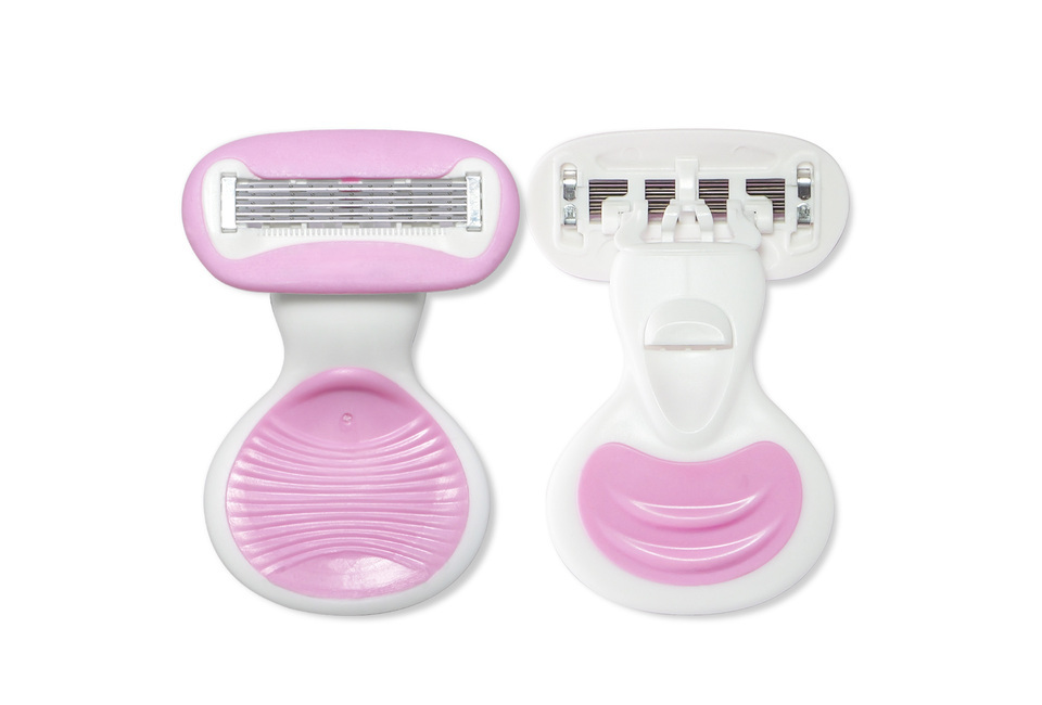 Dao Cạo Chuyên Dụng 5 Lưỡi Lixibox Ultra Smooth 5 Blades Razor Travel Kit với thiết kế nhỏ gọn, tiện lợi cho việc di chuyển, giúp mang lại trải nghiệm cạo râu mượt mà và dễ dàng.