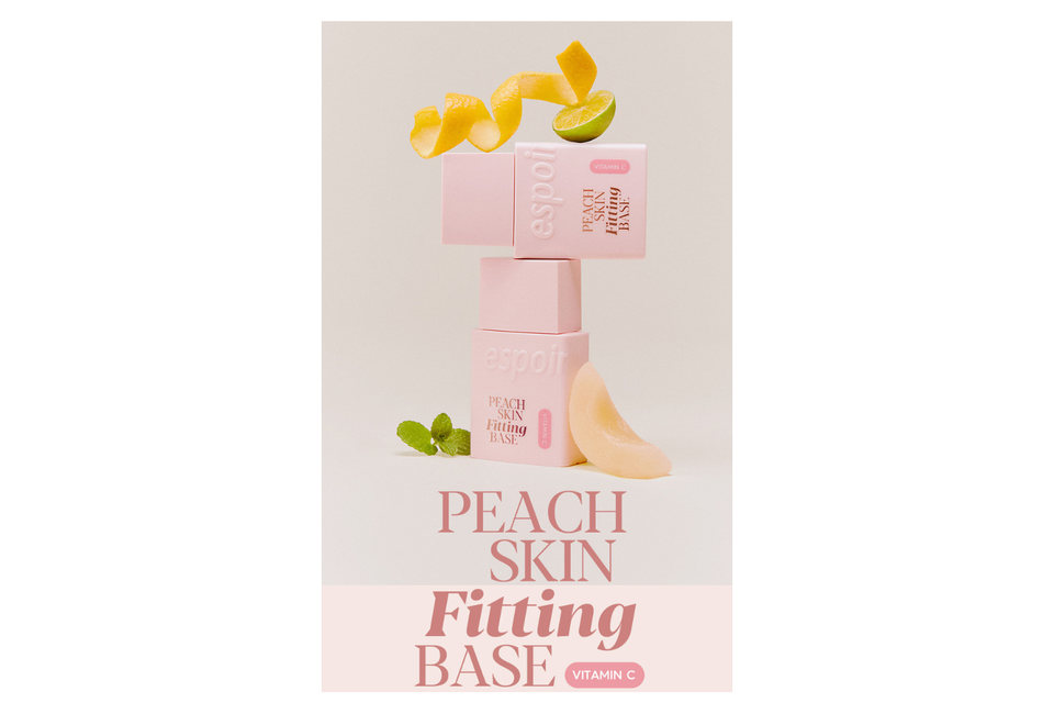 Kem Lót Espoir Peach Skin Fitting Base All New SPF50+ PA++++ Tone Hồng Đào 30ml với thiết kế hộp màu hồng, chứa vitamin C, tạo lớp nền hoàn hảo và bảo vệ da.