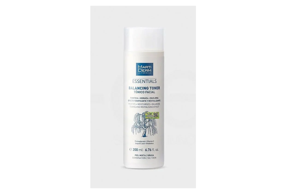 Nước Cân Bằng MartiDerm Essentials Balancing Toner Làm Sạch Chứa BHA & Prebiotics 200ml giúp làm sạch, cân bằng và giữ ẩm cho da, thích hợp cho làn da hỗn hợp và da dầu, với công thức chứa Vitamin C và hoạt chất tự nhiên.