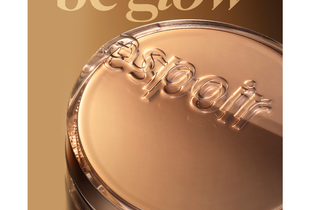 Phấn Nước Espoir Pro Tailor Be Glow New Class Cushion SPF42 PA++ 13g X 2 Petal với ánh sáng tự nhiên và thiết kế tinh tế, mang đến lớp phủ hoàn hảo, bảo vệ da dưới ánh nắng.