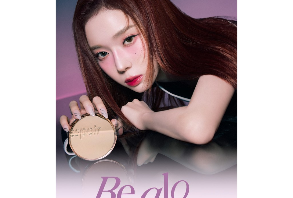Phấn Nước Espoir Pro Tailor Be Glow New Class Cushion SPF42 PA++ 13g X 2 Petal với thiết kế sang trọng, giúp làn da ngập tràn sức sống và tự nhiên, tạo lớp nền hoàn hảo cho makeup.