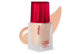 Kem Nền Espoir Pro Tailor Foundation Be Velvet SPF22 PA++ Siêu Che Phủ 30gr #2 VANILLA với thiết kế sang trọng và công thức chống nắng, giúp bảo vệ và làm sáng da.