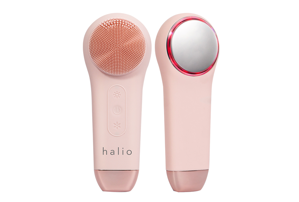 Máy Rửa Mặt Massage Tích Hợp Liệu Pháp Ánh Sáng và Nhiệt Halio Multi-task Cleansing & Massaging Device with Red Blue Light Therapy 5 in 1 - Peach Fuzz được thiết kế tinh tế với công nghệ hiện đại, mang đến hiệu quả làm sạch da và massage hoàn hảo.