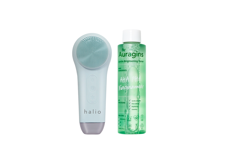 Box Máy Rửa Mặt Halio Multi-task Cleansing & Massaging Device 5 in 1 - Ice Blue và Toner The Auragins Gentle Brightening 150ml, sản phẩm chăm sóc da với chức năng làm sạch, masage và làm sáng da.