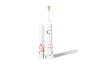 Bàn chải điện Halio Sonic SmartClean Electric Toothbrush C’est Lavie với thiết kế tinh tế, cùng các chế độ làm sạch, làm trắng và chăm sóc răng miệng hiệu quả.