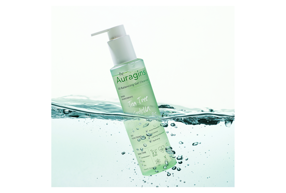 Gel rửa mặt làm sạch sâu cho da dầu mụn The Auragins Oil Balancing Gel Cleanser, chứa trà xanh và centella, chuyên dùng cho da hỗn hợp và da dầu, giúp kiểm soát dầu và ngăn ngừa mụn.