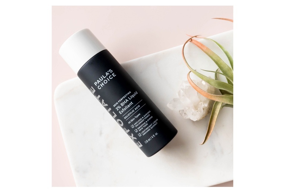 Dung Dịch Tẩy Da Chết Paula's Choice Skin Perfecting 2% BHA Liquid Exfoliant 118ml, giúp loại bỏ tế bào chết, làm sạch lỗ chân lông và cải thiện kết cấu da. Sản phẩm phù hợp với mọi loại da, trong đó có da nhờn và da nhạy cảm.
