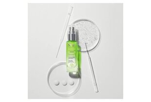 Tinh Chất SVR Sebiaclear Serum Giảm Mụn Mờ Thâm 30ml nằm trên bề mặt phẳng, bên cạnh các dụng cụ thí nghiệm và một đĩa petri chứa gel trong suốt, tạo thành một bối cảnh hiện đại và chuyên nghiệp.