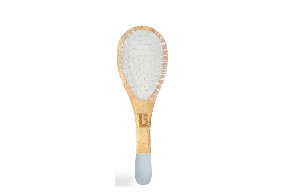 Lược Gỡ Rối Gỗ Hình Tròn Lixibox Detangling Round Wooden Cushion Hairbrush với thiết kế hiện đại, tay cầm bằng gỗ, tạo sự thoải mái khi sử dụng, phù hợp cho mọi loại tóc, giúp dễ dàng gỡ rối và tạo kiểu mà không làm hỏng tóc.