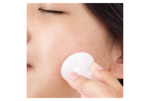 Bộ 2 Massage Mặt Đá Thạch Anh Trắng Lixibox Mushroom Gua Sha Face Massager White Jade được sử dụng để nâng cơ, làm sáng da và thư giãn, giúp làn da bạn trở nên trẻ trung hơn.