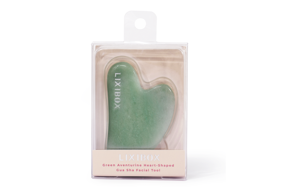 Dụng cụ Massage Mặt Đá Thạch Anh Xanh Hình Trái tim Lixibox, công cụ Gua Sha chăm sóc da với thiết kế hình trái tim, tông màu xanh nhẹ, phù hợp cho liệu pháp dưỡng da tại nhà, mang lại làn da khỏe mạnh sáng bóng.