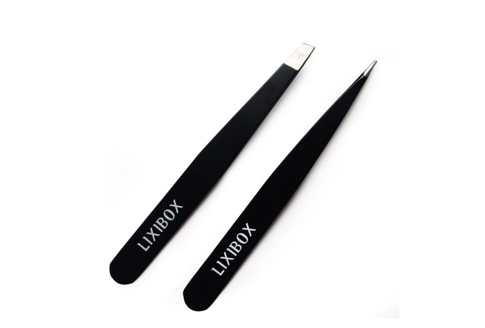 Bộ 2 Nhíp Lixibox Mini Tweezer Set gồm hai nhíp chất lượng cao với thiết kế tinh tế, giúp dễ dàng thao tác và sử dụng trong việc làm đẹp, chăm sóc sắc đẹp và các công việc thủ công.