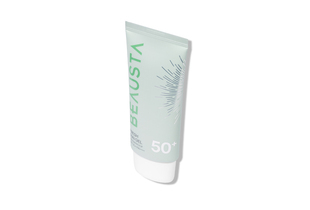 Kem Chống Nắng Chống Nước Dạng Gel BEAUSTA Fresh Sun Gel Waterproof SPF 50+/PA++++ 50g với thiết kế thân thiện và tính năng bảo vệ mạnh mẽ cho làn da, giúp chống lại tác hại của tia UV và cung cấp cảm giác tươi mát.