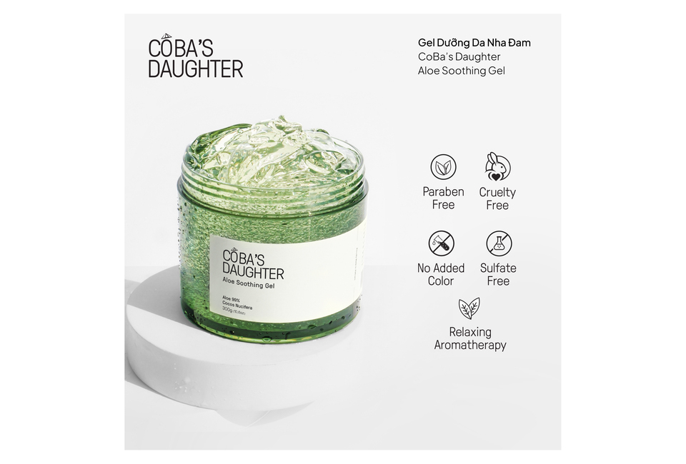 Gel Dưỡng Da Nha Đam Hương Dừa CoBa’s Daughter Aloe Soothing Gel 300gr được chiết xuất từ 99% nha đam, không chứa paraben, không có màu thêm, và không chứa sulfate. Sản phẩm cung cấp cảm giác thư giãn, lý tưởng cho việc chăm sóc da hằng ngày.