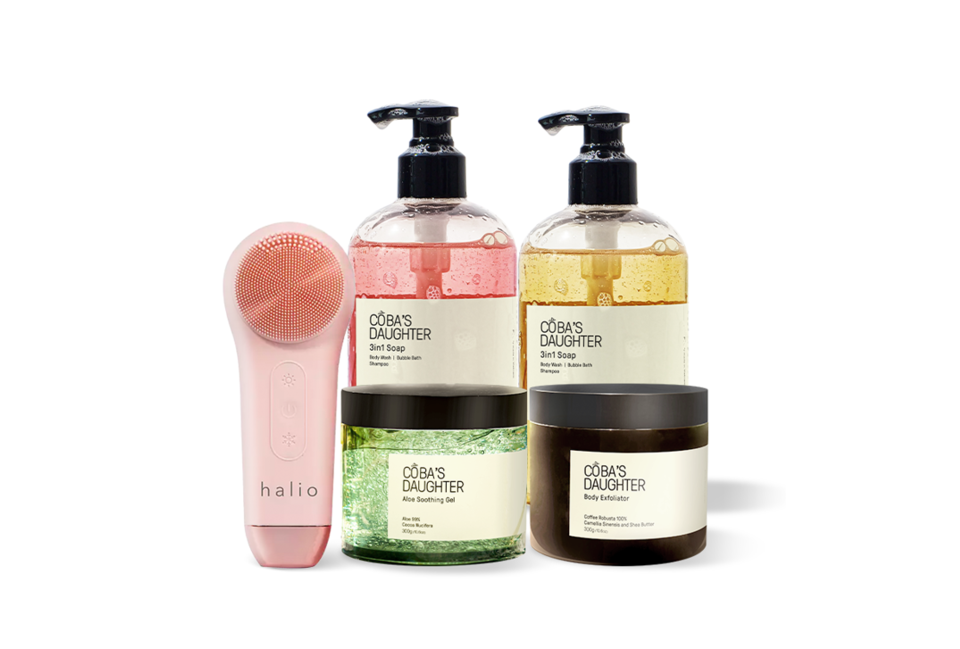 Combo Combo chăm da toàn diện Head-to-Toe Oasis Box - Peach Fuzz bao gồm các sản phẩm chăm sóc da bên trong: Cöba's Daughter 3in1 Soap, Aloe Soothing Gel, và Body Exfoliator.