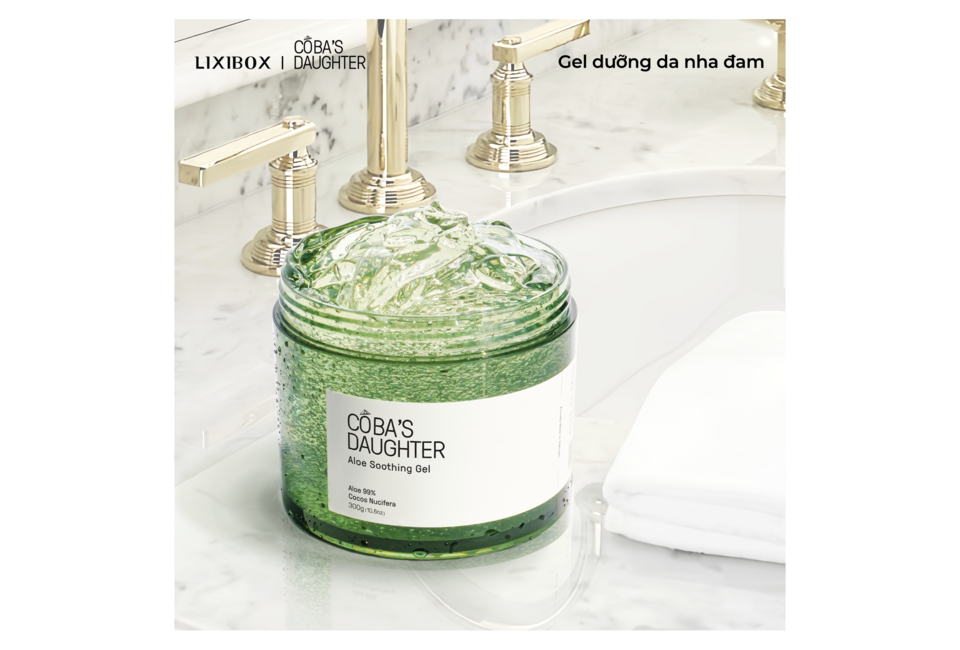 Gel Dưỡng Da Nha Đam Hương Dừa CoBa’s Daughter Aloe Soothing Gel 300gr với thành phần 99% nha đam và dưỡng chất từ dừa, mang lại hiệu quả làm dịu và chăm sóc da, phù hợp cho mọi loại da.