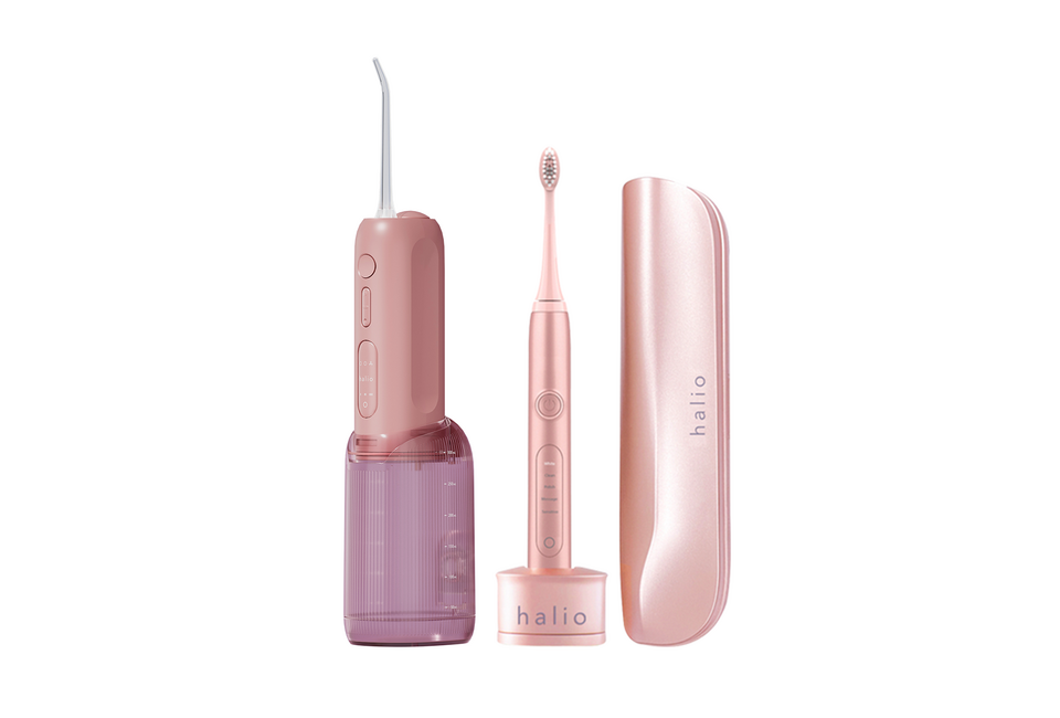 Combo Máy Tăm Nước Và Bàn Chải Điện Chăm Răng Trắng Sáng - Rose gồm máy tăm nước và bàn chải điện giúp chăm sóc răng miệng hiệu quả, với thiết kế màu hồng sang trọng và hiện đại.