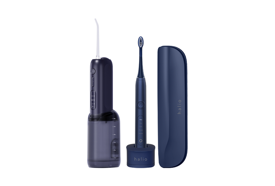 Combo Máy Tăm Nước và Bàn Chải Điện Chăm Răng Trắng Sáng - Blue bao gồm máy tăm nước và bàn chải điện được thiết kế hiện đại, tiện dụng, màu xanh nổi bật, giúp bạn chăm sóc răng miệng hiệu quả.