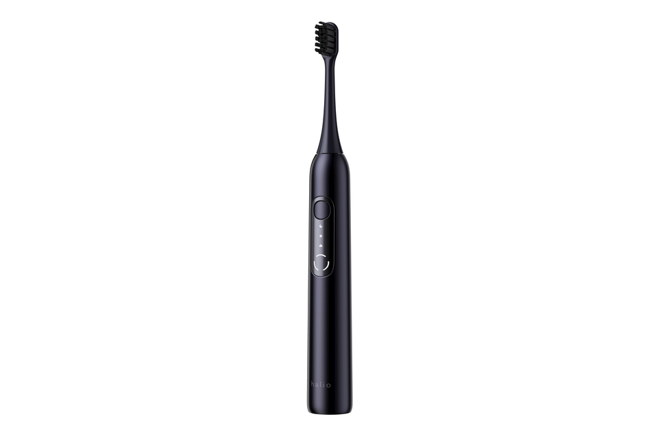 Bàn Chải Điện Halio SonicLite Electric Toothbrush - Ocean Blue với thiết kế hiện đại, công nghệ làm sạch vượt trội và nút điều chỉnh đơn giản, mang lại trải nghiệm chăm sóc răng miệng tối ưu.