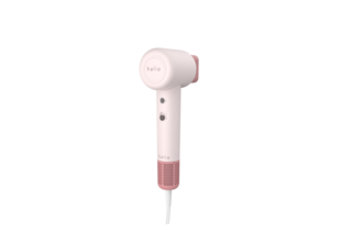 Máy Sấy Tóc Halio High Speed Ionic Hair Dryer có thiết kế hiện đại với màu sắc tươi sáng, nút điều chỉnh chế độ gió và dây điện dài tiện dụng, hoàn hảo cho việc tạo kiểu tóc nhanh chóng.