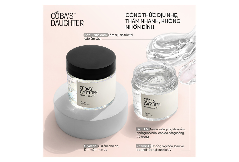 Bộ chăm sóc cơ thể tẩy tế bào chết & dưỡng ẩm cho da - CoBa's Daughter Exfoliate & Nourish Bodycare Set, bao gồm gel dịu nhẹ chiết xuất nha đam giúp cấp ẩm và làm dịu da, nắp đậy màu đen, nằm trên bệ trắng, cùng với thông tin về dưỡng chất và công dụng của sản phẩm.