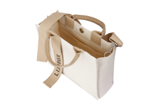 Túi Lixibox Mini Everyday Tote với thiết kế nhẹ nhàng, dễ dàng mang theo bên mình. Chất liệu vải bền bỉ và kiểu dáng hiện đại, phù hợp cho việc sử dụng hàng ngày.