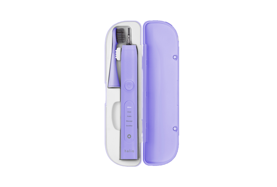 Combo Bàn Chải Điện Halio Sonic Whitening Periwinkle & Máy Rửa Mặt Halio Original Baby Pink, bao gồm bàn chải điện màu tím và phụ kiện chăm sóc răng miệng, được thiết kế để nâng cao sức khỏe răng miệng.