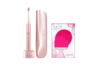 Combo Bàn Chải Điện Halio Sonic Whitening Rose Gold và Máy Rửa Mặt Halio Original Hot Pink, sản phẩm chăm sóc sắc đẹp với thiết kế sang trọng và hiện đại.