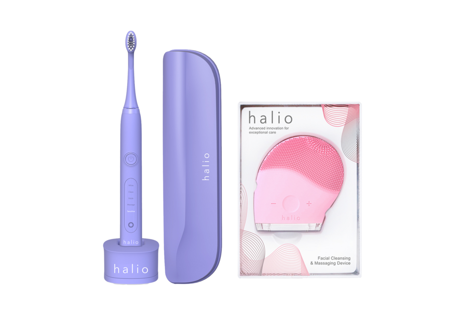 Combo Bàn Chải Điện Halio Sonic Whitening Periwinlke và Máy Rửa Mặt Halio Original Baby Pink, thiết kế hiện đại với màu sắc tinh tế, mang đến trải nghiệm làm sạch và chăm sóc sắc đẹp hiệu quả.