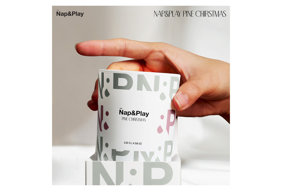 Nến Thơm Take Nap&Play Scented Candle Pine Christmas 130G với thiết kế hiện đại, chắc chắn có thể làm nổi bật không gian sống, mang lại hương thơm dễ chịu trong mùa lễ hội.