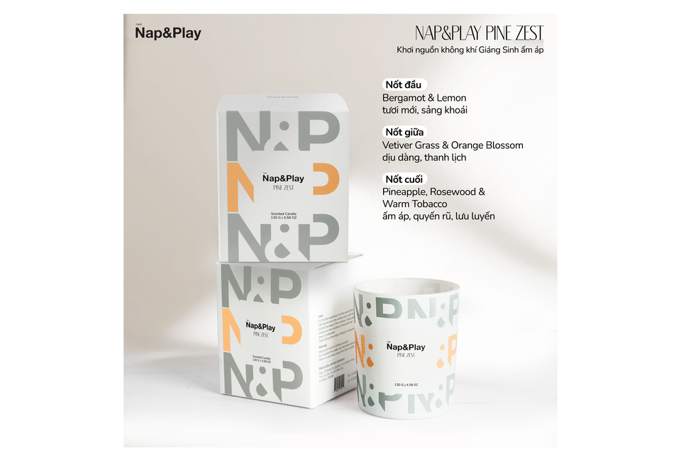 Nến Thơm Take Nap&Play Scented Candle Pine Zest 130G với hương Bergamot, Vetiver Grass và Pineapple mang lại không gian thư giãn và dễ chịu.