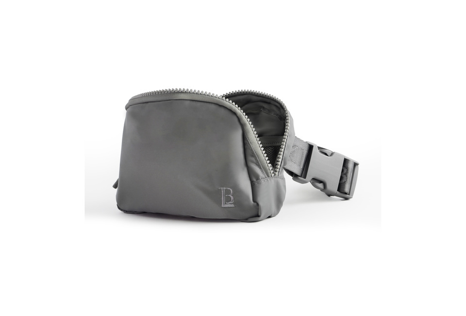 Túi Đeo Chéo Lixibox Belt Bag Grey Beige với thiết kế nhỏ gọn, chất liệu bền và khóa kéo tiện lợi. Phù hợp cho các hoạt động ngoài trời và đi chơi.