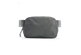 Túi Đeo Chéo Lixibox Belt Bag Grey Beige tiện lợi với màu sắc trung tính thích hợp cho mọi trang phục, được thiết kế nhỏ gọn và dễ dàng mang theo, phù hợp với phong cách năng động.