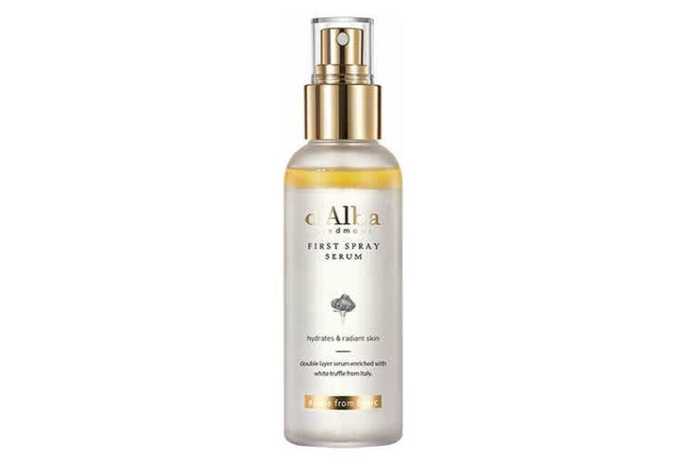 Serum d'Alba Dạng Xịt Nấm Truffle Trắng Căng Bóng Da 100ml với công thức serum hai lớp chứa nấm truffle trắng từ Italy, giúp da được cung cấp độ ẩm và tỏa sáng.
