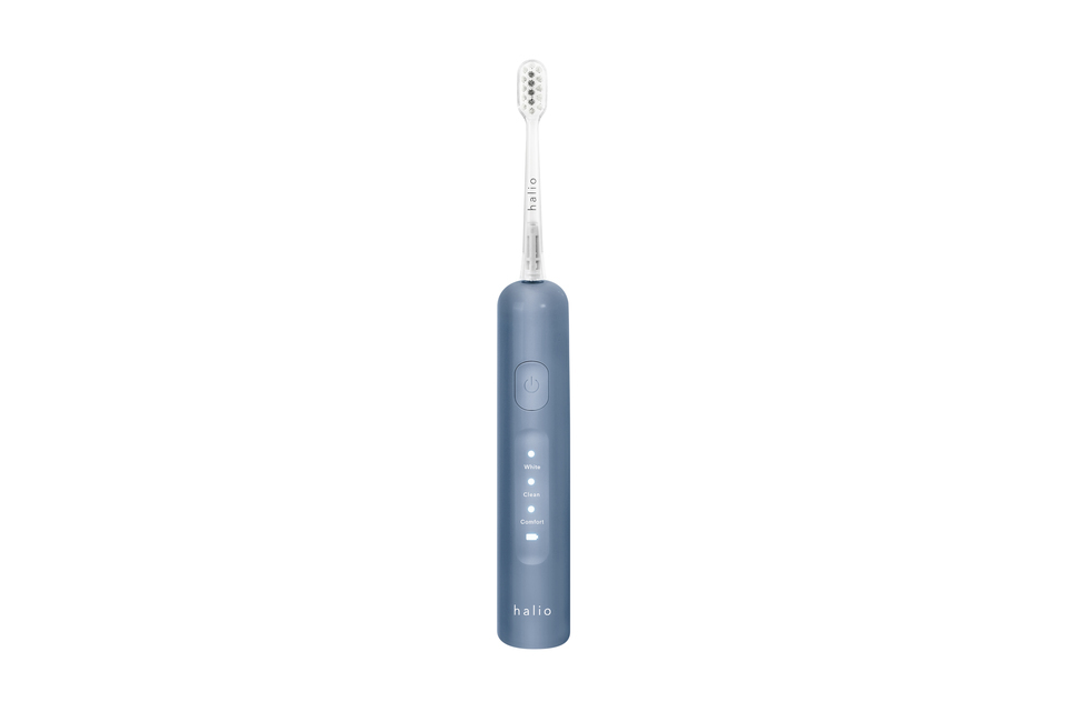 Bàn chải điện tích hợp công nghệ chuyển động kép Halio Wave Sonic Electric Toothbrush - Smoky Sky với màu xám khói, dễ sử dụng với các chế độ White, Clean và Comfort, thiết kế tinh tế, mang lại trải nghiệm vệ sinh răng miệng hiệu quả.