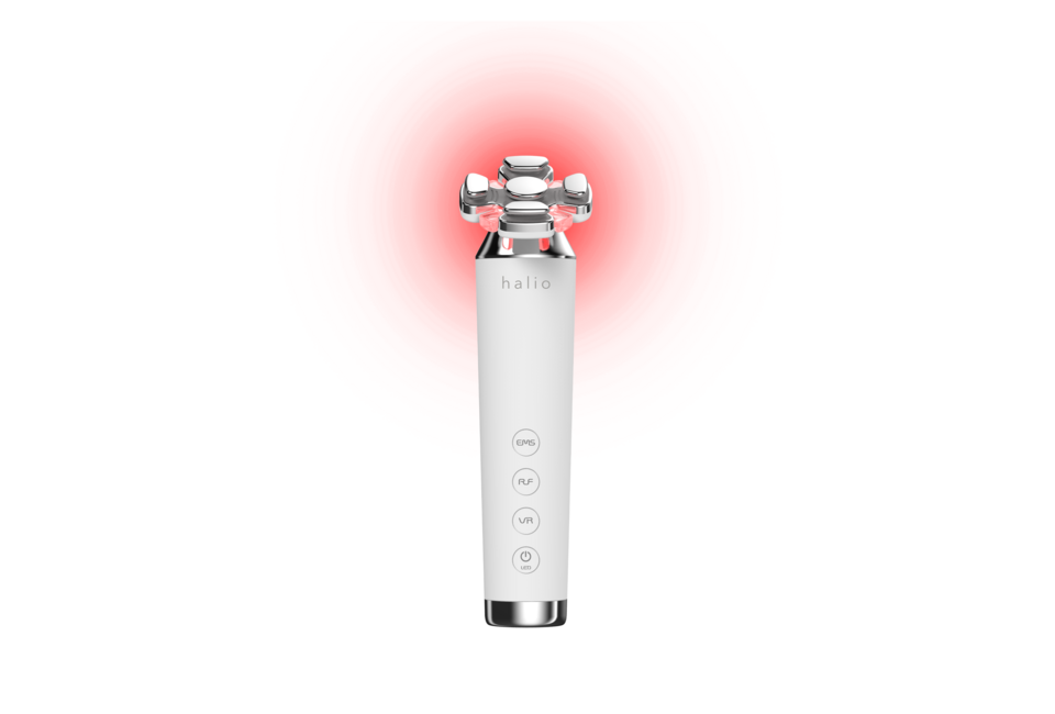 Thiết bị chăm sóc sắc đẹp Halio với các chức năng EMS, RF, VR, LED, mang đến hiệu quả chăm sóc da và làm trẻ hóa. Chất liệu cao cấp, thiết kế hiện đại, dễ sử dụng.