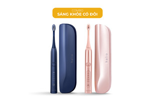 Combo Sáng Khỏe Có Đôi bao gồm hai bàn chải điện Halio, một màu xanh và một màu hồng, cùng với các hộp bảo quản sang trọng. Sản phẩm mang đến sự chăm sóc sức khỏe răng miệng hiệu quả, thanh lịch và tiện lợi.