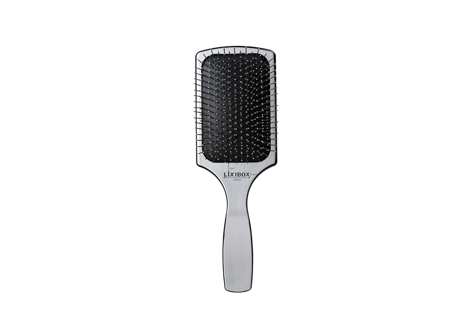 Lược Lixibox Magic Hair Brush, thiết kế siêu nhẹ giúp dễ dàng chải tóc khô và ướt, giảm gãy tóc. Được làm từ chất liệu dây kim loại salon cao cấp, lý tưởng cho tóc cần được làm sạch nhẹ nhàng và hiệu quả.