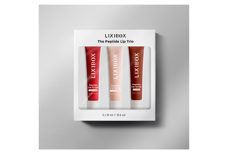 Bộ Ba Son Dưỡng Có Màu The Peptide Lip Trio bao gồm 3 tuýp 15g với hương vị: Dưa Hấu, Caramen Muối và Sôcôla. Sản phẩm có thiết kế hiện đại, hoàn hảo cho việc dưỡng môi.