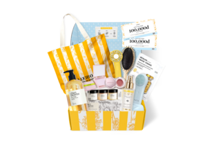 Box quà tặng GWP Taste of Summer với các sản phẩm chăm sóc sắc đẹp, bao gồm dầu gội, mặt nạ và voucher trị giá 100.000đ cho đơn hàng từ 5000k.