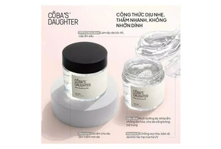 Gel Dưỡng Da Nha Đam Hương Dừa CoBa’s Daughter Aloe Soothing Gel 70gr với công thức nhẹ dịu, cung cấp độ ẩm sâu, giúp da mềm mại và mịn màng. Sản phẩm chứa 99% nha đam, glycerin và vitamin E, bảo vệ da khỏi tác hại của tia UV.