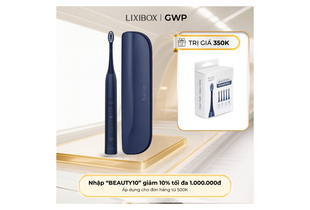 Bàn chải điện làm trắng răng Halio Sonic Whitening Electric Toothbrush Limited Edition - Midnight Blue với thiết kế hiện đại màu xanh đậm và hộp bảo vệ. Sản phẩm có tính năng làm sạch hiệu quả và đi kèm với bộ đầu bàn chải thay thế.