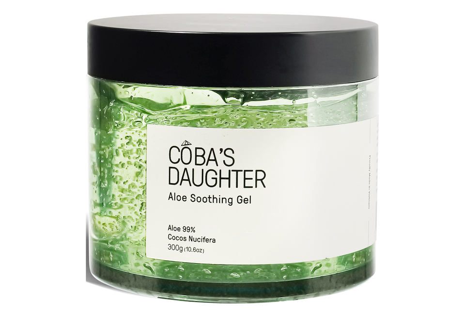 Gel Dưỡng Da Nha Đam Hương Dừa CoBa’s Daughter Aloe Soothing Gel 300gr, với 99% nha đam và tinh chất dừa, cung cấp độ ẩm và làm dịu da hiệu quả, phù hợp cho mọi loại da, sản phẩm được đóng gói tiện lợi với thiết kế hiện đại.