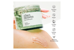 Gel Dưỡng Da Nha Đam Hương Dừa CoBa’s Daughter Aloe Soothing Gel 300gr với 99% Nha Đam và hoạt chất từ Dừa, không chứa Parabens, Vegan, và không gây thử nghiệm trên động vật. Dưỡng ẩm và làm dịu da với hương thơm thư giãn.