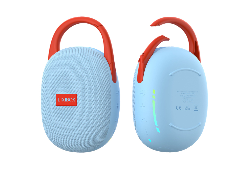 Loa Lixibox Travel Speaker màu xanh dương với tay cầm màu đỏ, thiết kế nhỏ gọn và hiện đại, phù hợp cho việc du lịch và hướng tới sự tiện lợi trong việc phát nhạc.