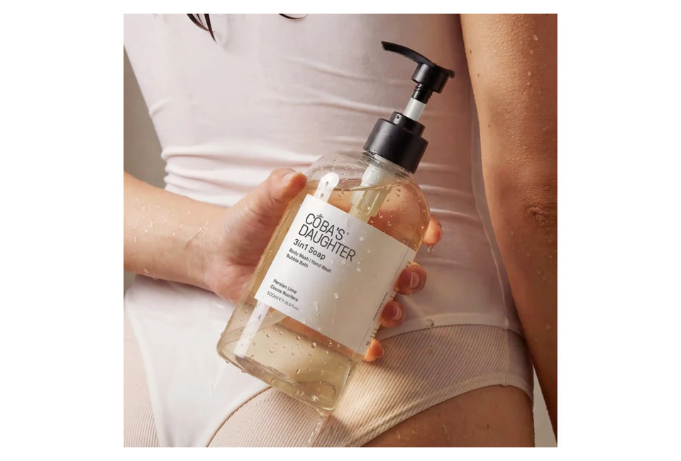 Gel Tắm Rửa tay Tắm Bồn CoBa's Daughter 3in1 Bodywash, Hand Wash and Bubble Bath 500ml mang hương thơm của Chanh Ba Tư và Dừa Cocos Nucifera, hoàn hảo cho việc chăm sóc da hàng ngày.