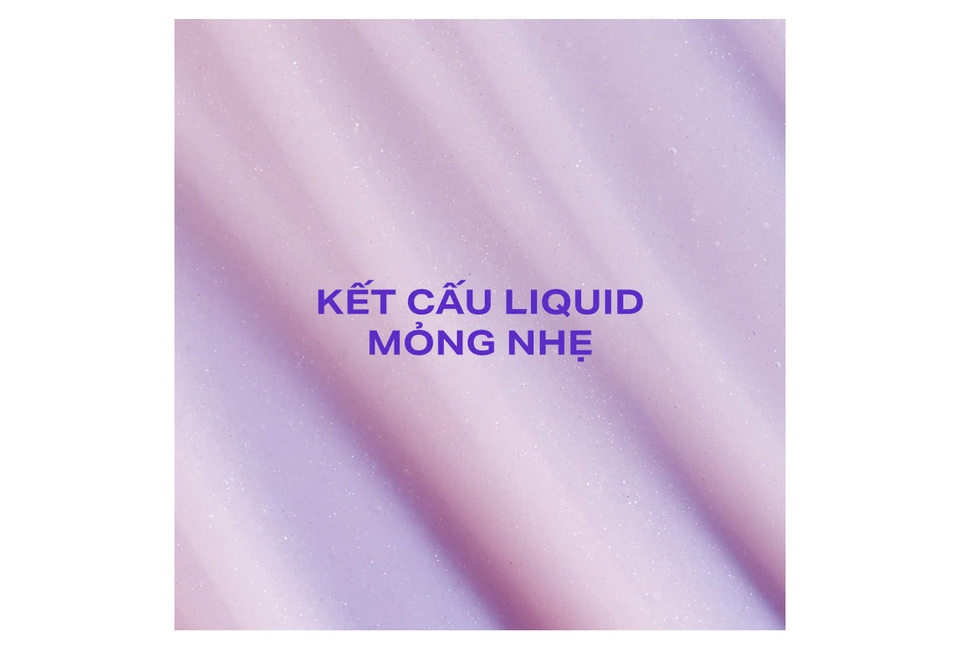Kết cấu liquid mỏng nhẹ trên nền tím nhạt, thể hiện sự nhẹ nhàng và tinh tế của sản phẩm Tinh chất khởi sinh Paula's Choice NAD+ Cellular Youth Longevity Serum 30ml, phù hợp cho làn da cần sự chăm sóc đặc biệt.