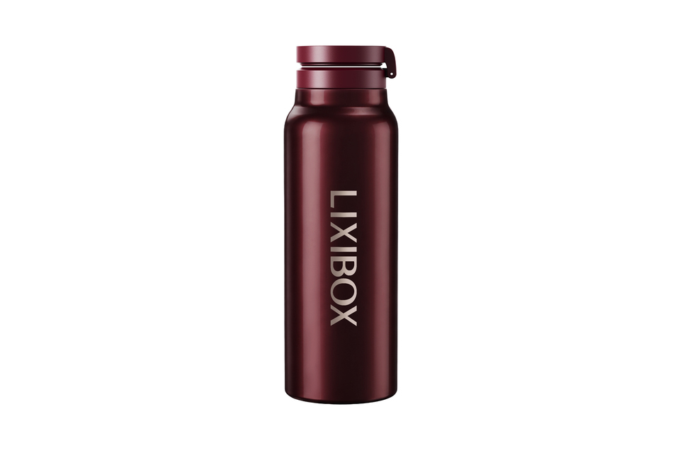 Bình Giữ Nhiệt Lixibox Snap and Sip Tumbler - Màu Burgundy với thiết kế tinh tế và hiện đại. Màu burgundy sang trọng kết hợp với logo LIXIBOX nổi bật, lý tưởng cho việc giữ nhiệt đồ uống.